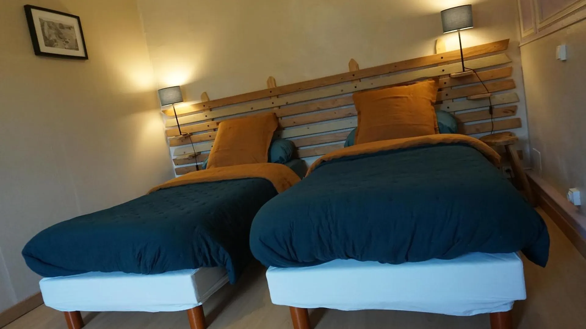 Chambres D'Hotes Kerioret Izella Kerlaz Bed & Breakfast