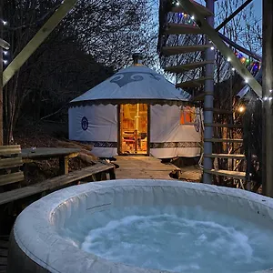 Yourtes De Barousse Insolite Maison d'hôtes Créchets
